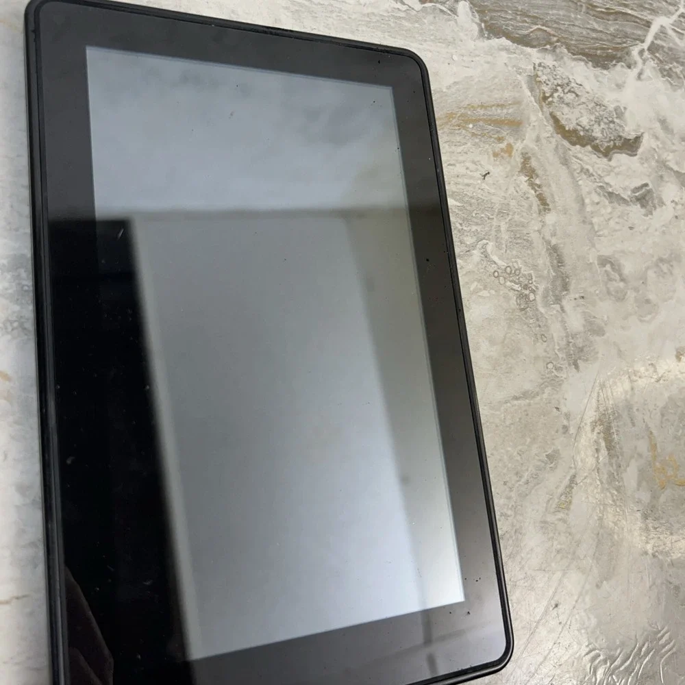 Amazon Kindle‎ Fire Tablet 1st Gen Model D01400 Bundle/ Black w/Case